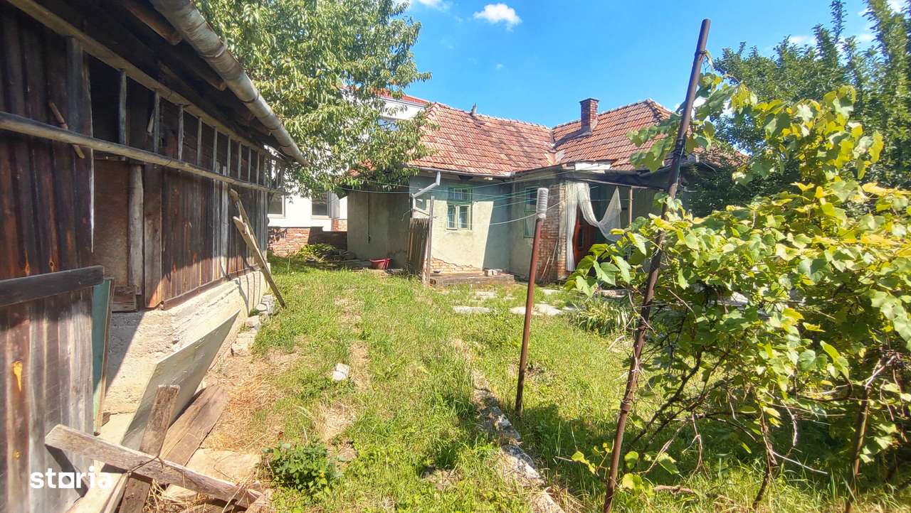 Vând casă cu teren mare în cartierul Dâmbul Rotund-5