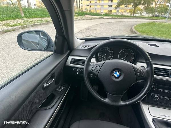 BMW 318 d Touring - 26