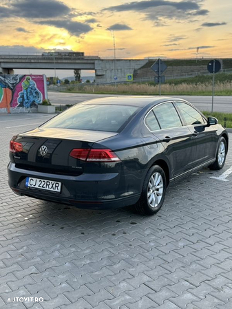 Volkswagen Passat 2.0 TDI DSG Comfortline - 3