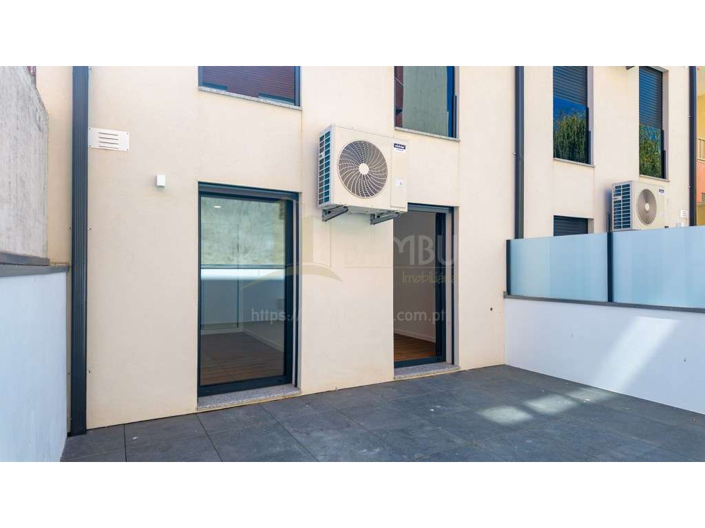 Apartamento T2 (NOVO) com lugar de garagem-16
