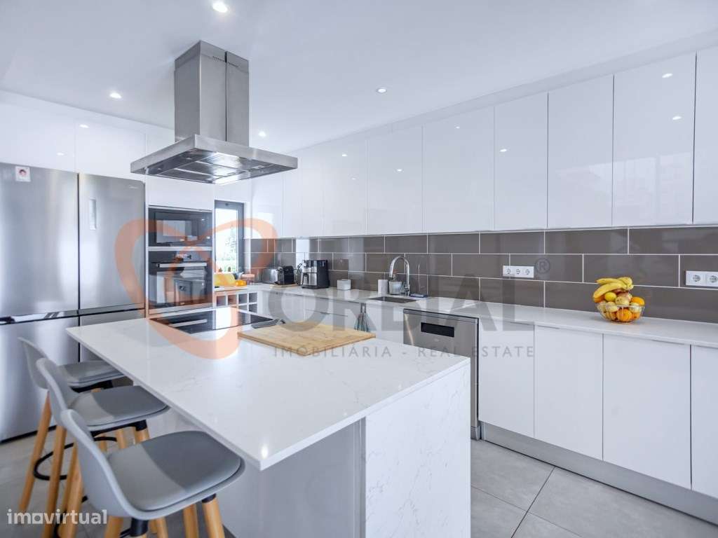 Moradia para venda em Albufeira com 6 quartos e piscina-9