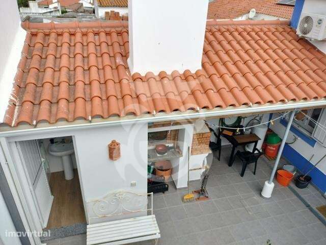 Moradia T4 Totalmente Renovada-6