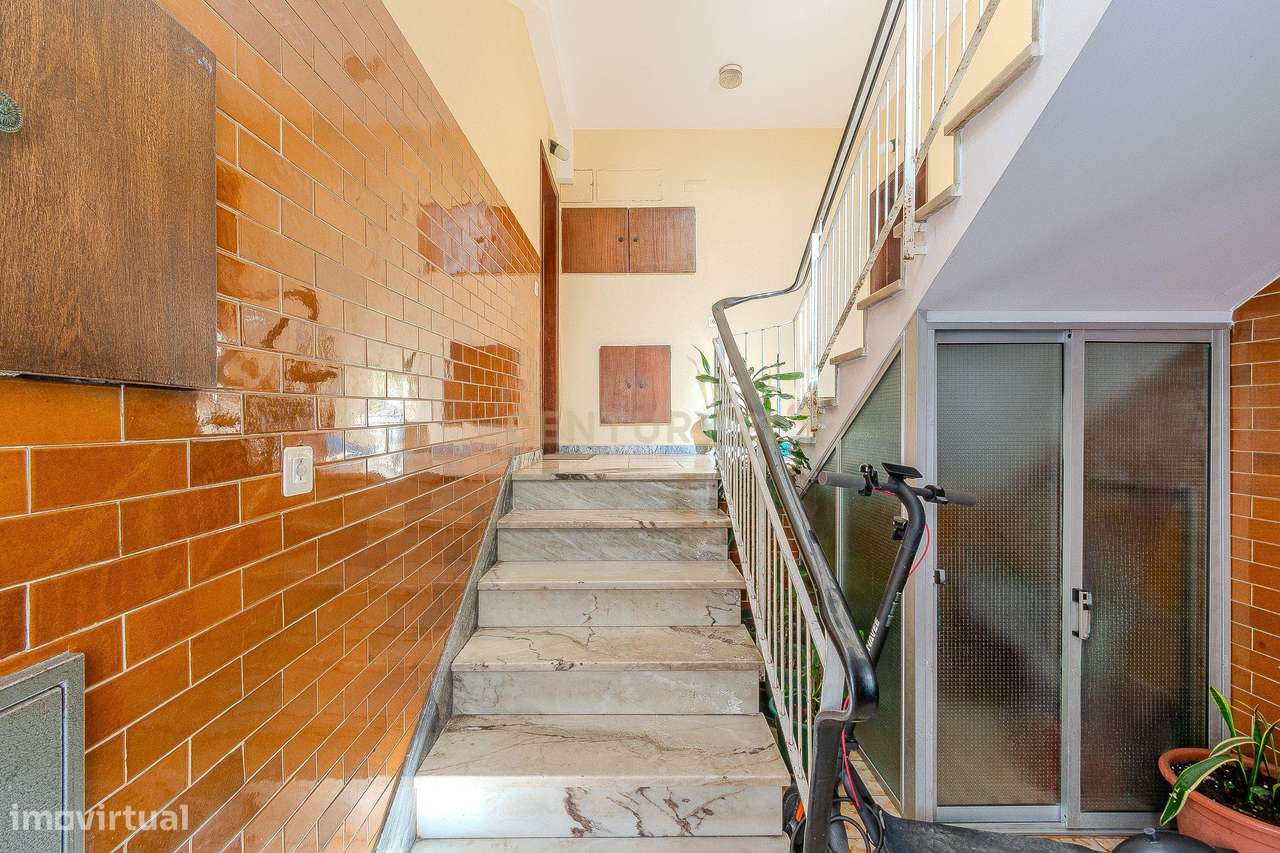 *Oportunidade: Apartamento T2 Remodelado na Baixa de Faro!*-3