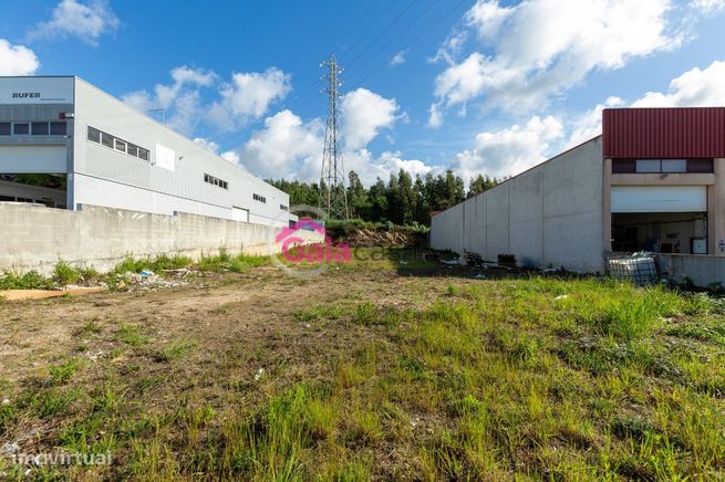 Terreno urbano com projeto para armazém c/ 652m2- São Félix da Marinha-1