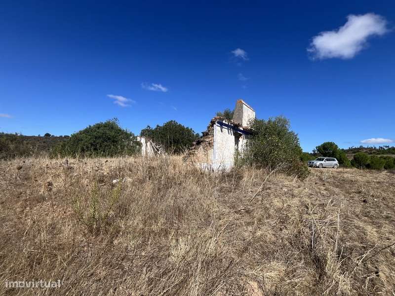 Herdade com 48ha de Natureza c/ Ruína de 53 m² – Ideal Projetos Rurais-0
