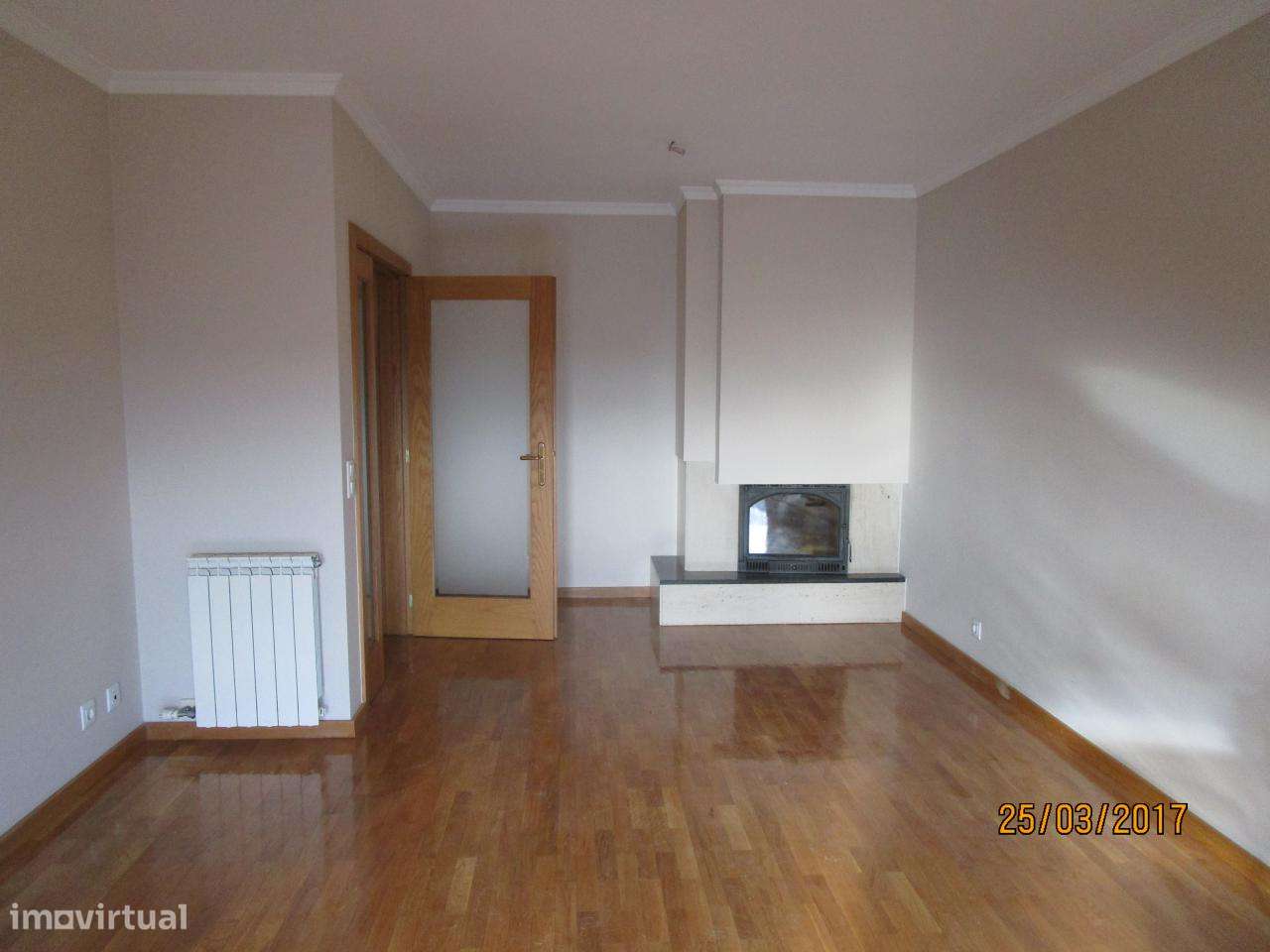 Excelente T2 com garagem fechada, Mozelos - Grande imagem: 2/16