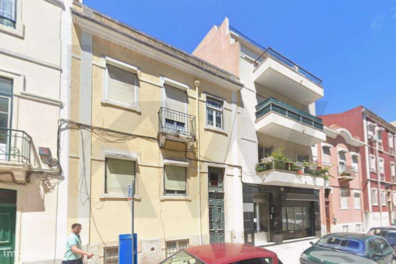A sua Moradia de Sonho no Coração de Lisboa – Prédio com Jardim Privat-1