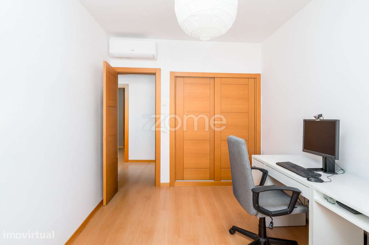 Apartamento T3 em Paio Pires-24