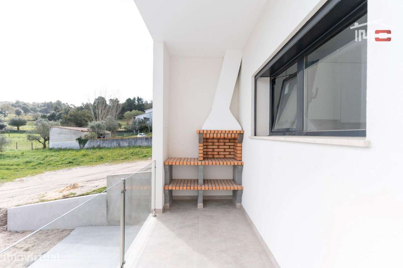 Moradia Geminada T3 inserida num terreno de 3.861 m2 em Ourém  PRES... - Grande imagem: 3/37