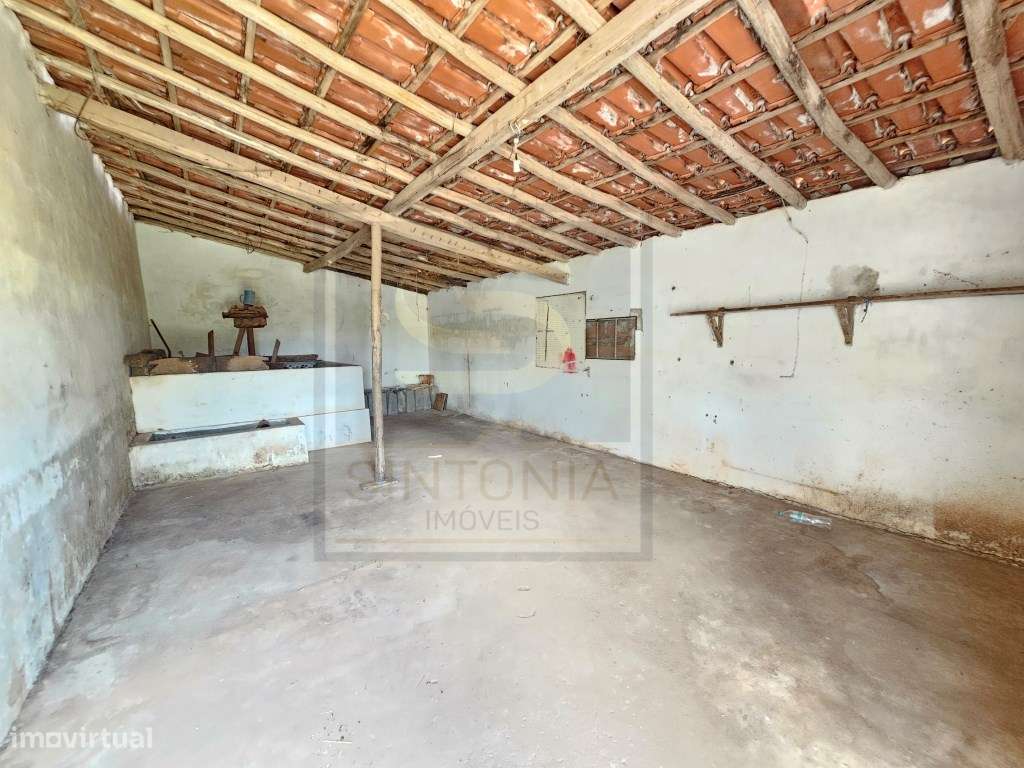 Moradia para Recuperar com Terreno de 1.600 m² na Ventosa, Cadaval-14