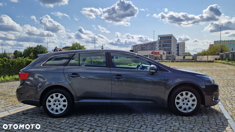 Toyota Avensis 1.8 Premium MS - 12