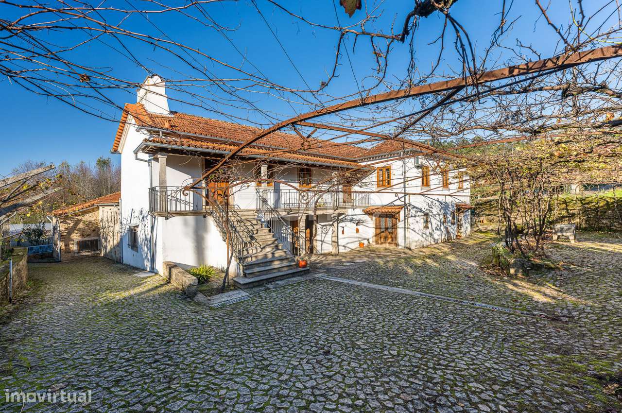 Quinta C Exploracao Agricola Em Milheiros De Poiares S M Feira
