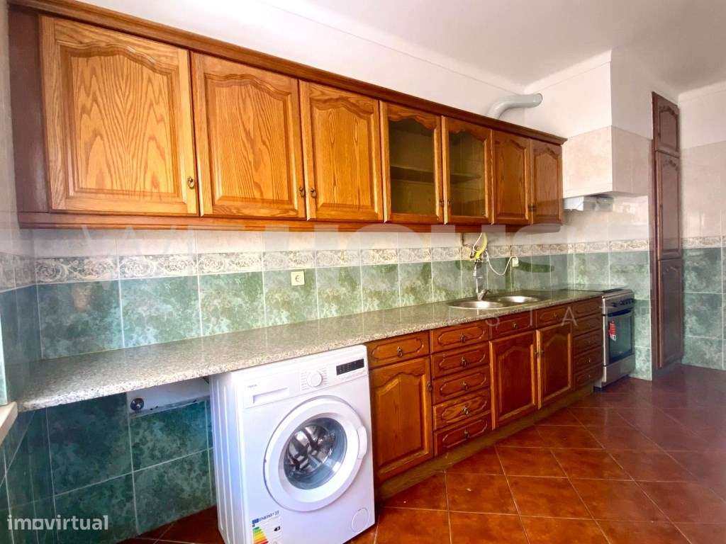 Apartamento T2 rés do chão alto, com 96m2-2