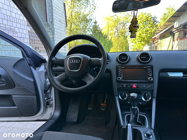 Audi A3 1.6 Ambiente - 18