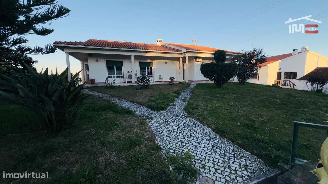 Oportunidade Rara para Investidores  Moradias e Armazéns em Terreno... - Grande imagem: 1/40