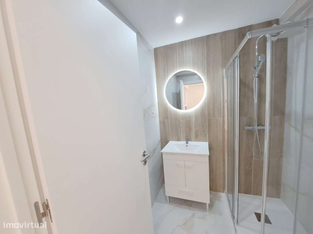 Apartamento T2 para venda em Amadora - Lisboa-5