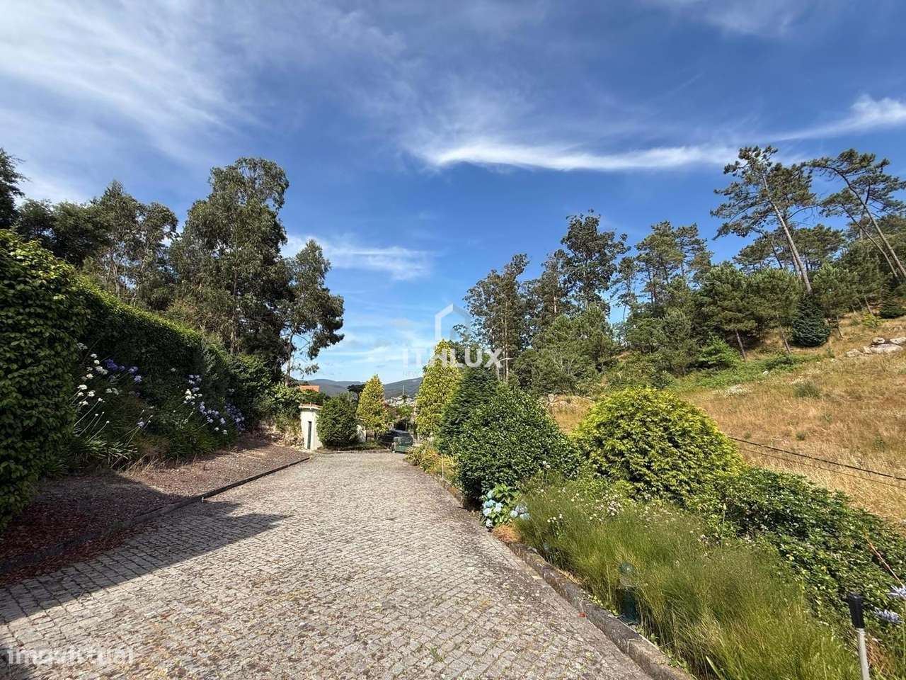 Moradia T5 com jardim espetacular em Esposende-6