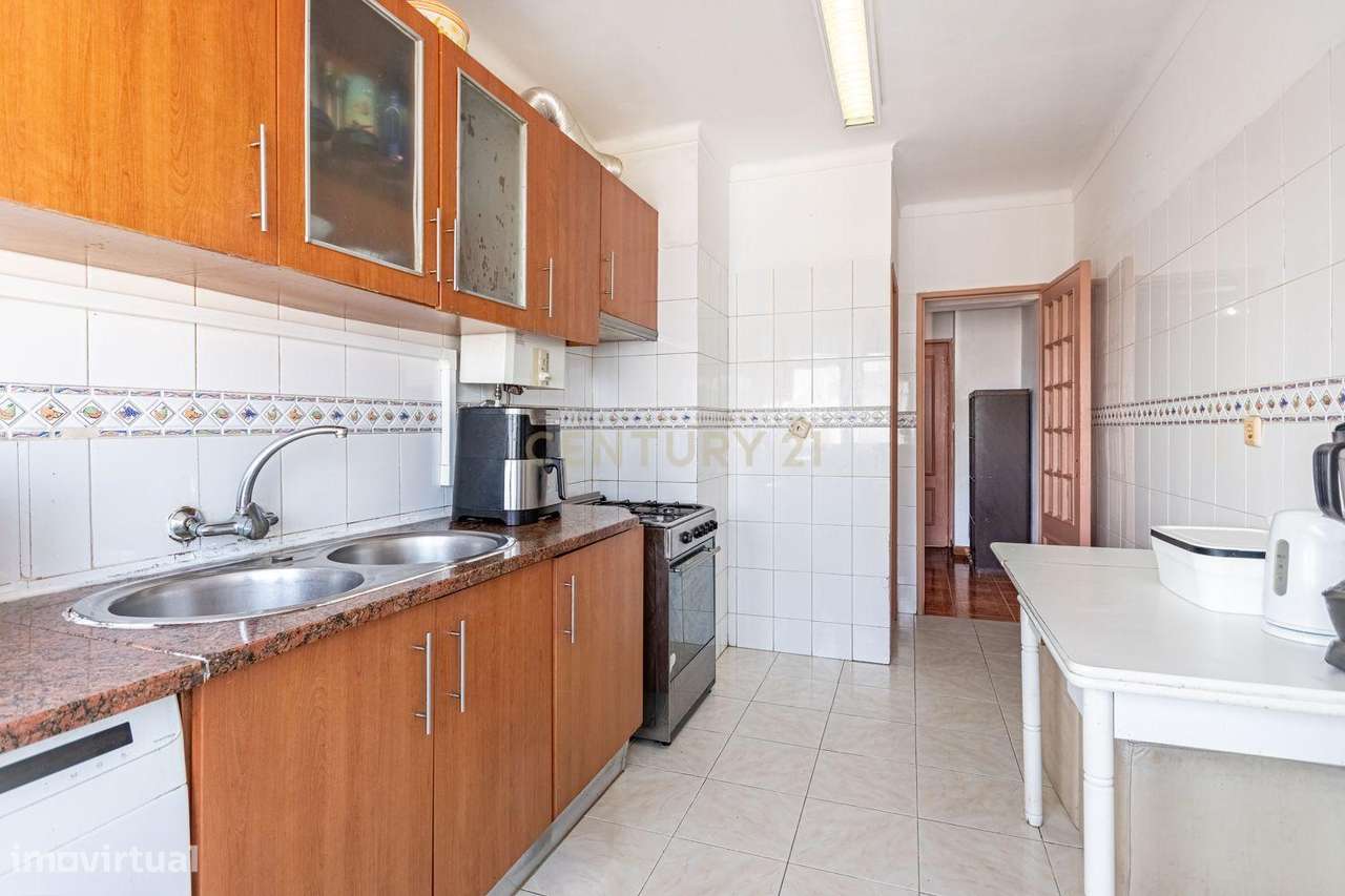 Apartamento T2+1 na Arroja com Varanda e Elevador-10