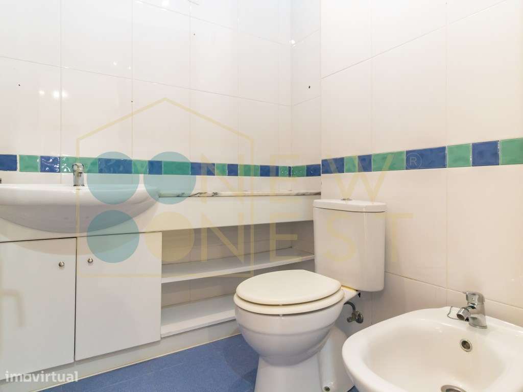 Apartamento T2 com elevador, parqueamento e arrecadação nas Manteig...-20