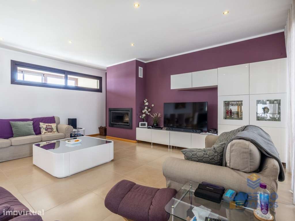 Moradia com piscina e terreno em São Martinho do Porto-16