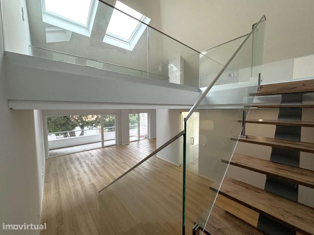 Apartamento T3 novo com estacionamento no centro de Carcavelos-48