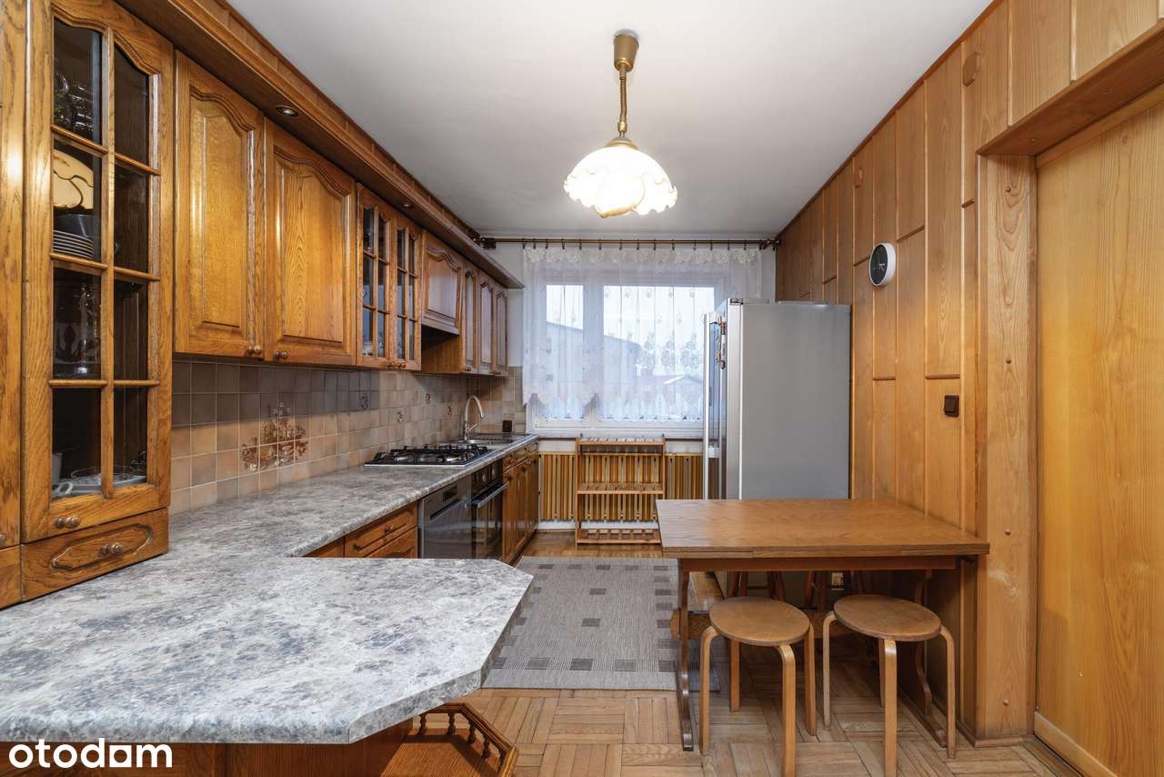 Dom i   działalność w samym centrum-12