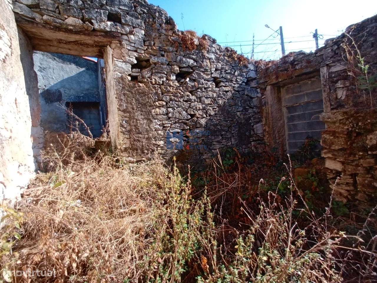 Moradia em ruina com terreno em Maxieira-10