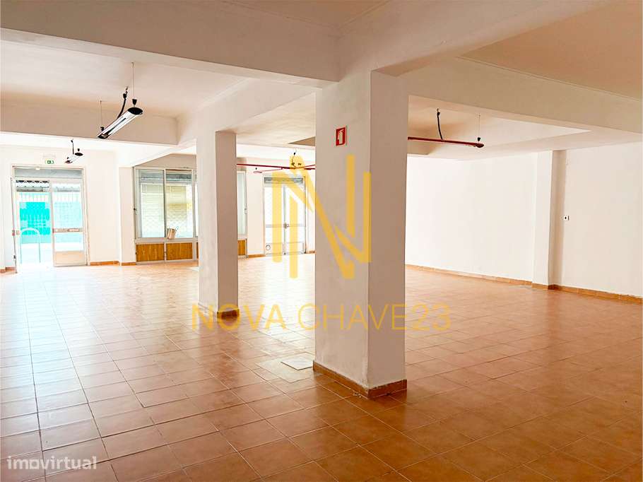 Loja em Agualva – 128 m² | Open Space | 2 Entradas-12