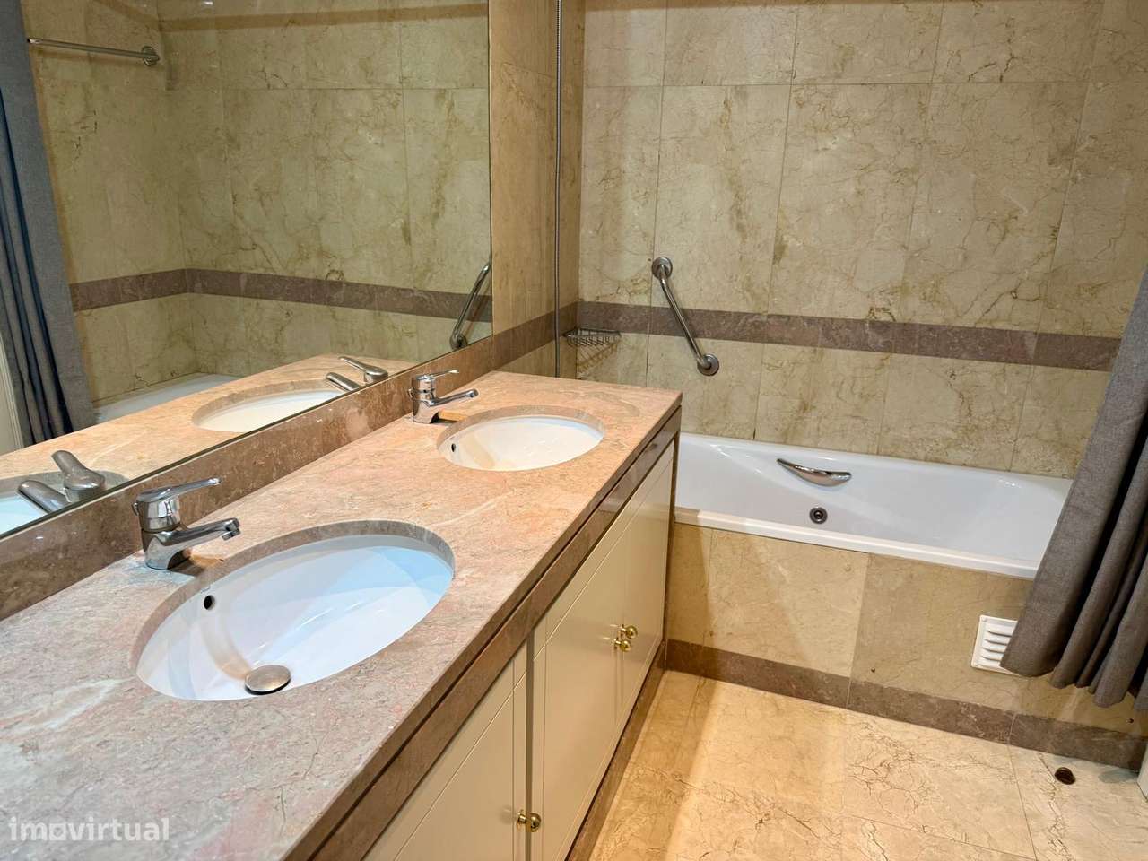 Excelente T3 com vistas desafogadas em condomínio privado - Grande imagem: 3/15