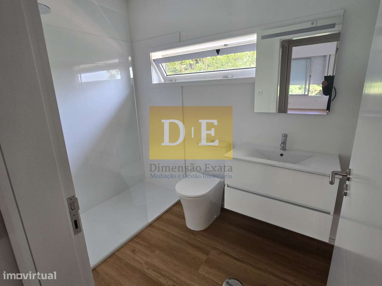 Apartamento T4 em Zona Central da Sª da Hora Junto à Estação do M-10