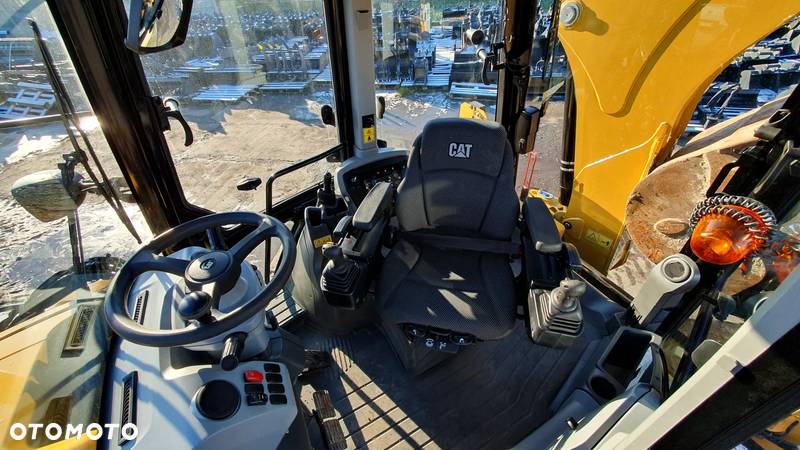 Caterpillar CAT 444 2021R 2157 mth joystick koparko- ładowarka - 17