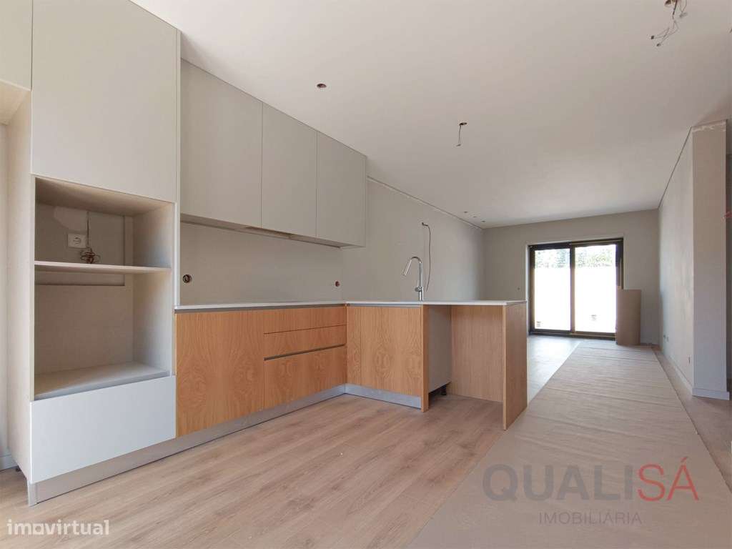 Apartamento T2 novo com logradouro e lugar de garagem em Ferreiros ...-0