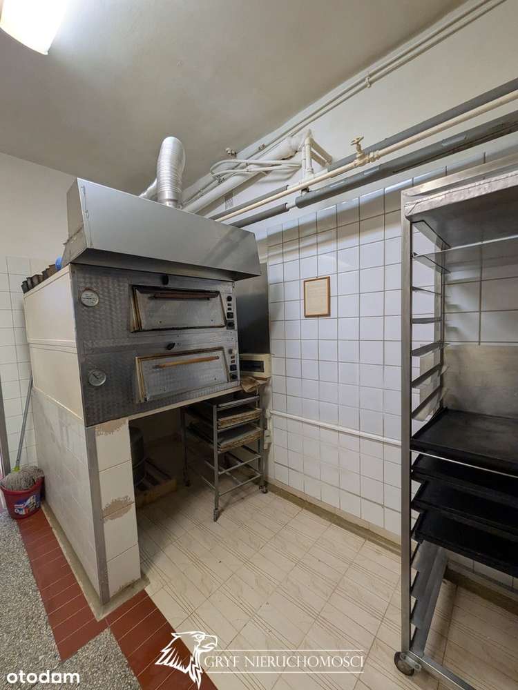 - Lokal w ścisłym centrum - idealny pod usługi --8