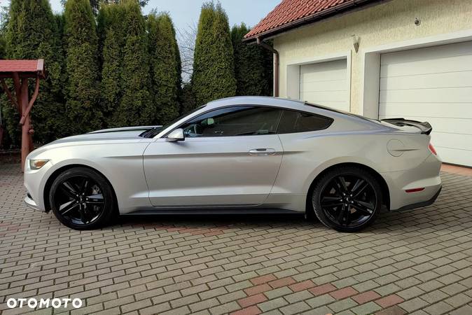 Ford Mustang 2.3 EcoBoost - 41