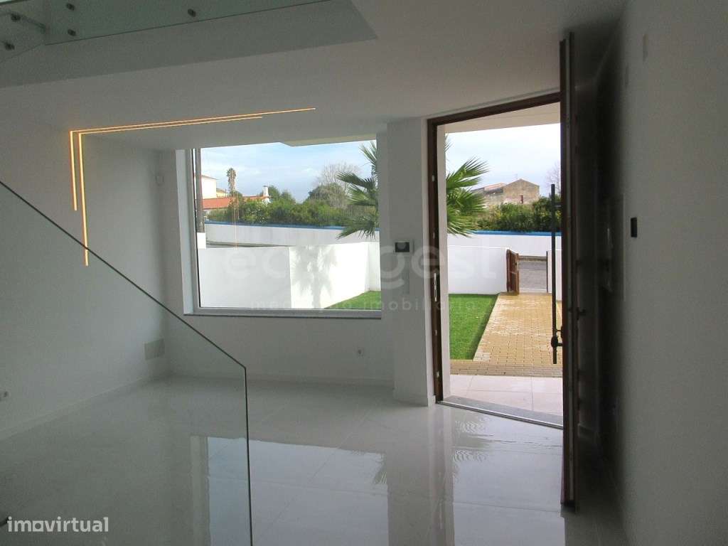 Moradia T4 Contemporânea com Piscina Aquecida na Lourinhã Elegância... - Grande imagem: 5/23