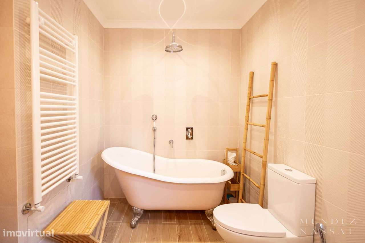 Private Estate - Multi Family - Estoril Villa-12