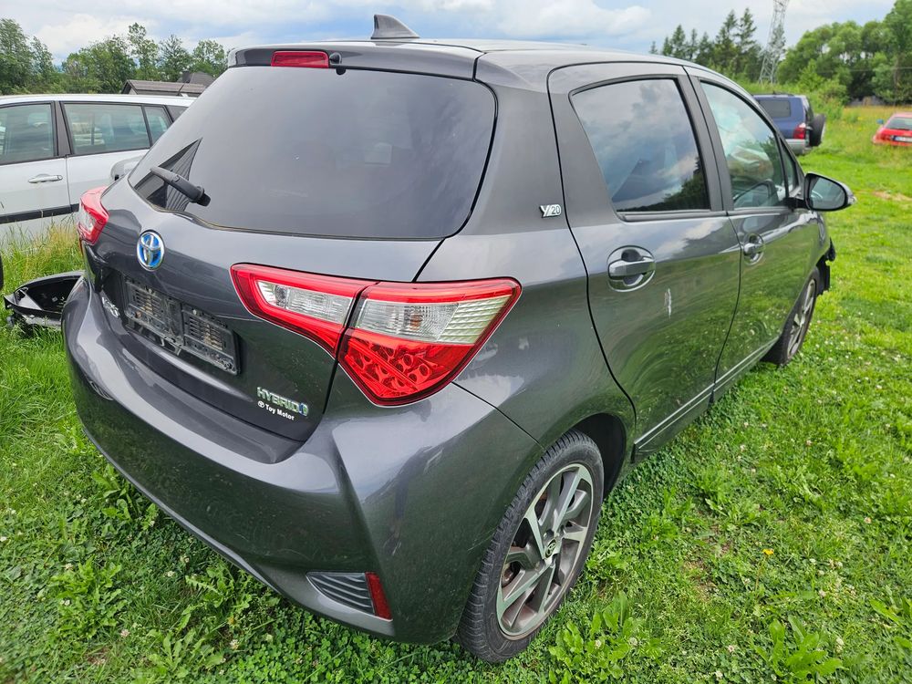 Toyota Yaris III (2011-2019) 1.5 VVT-i Y20 Team Deutschland 2019