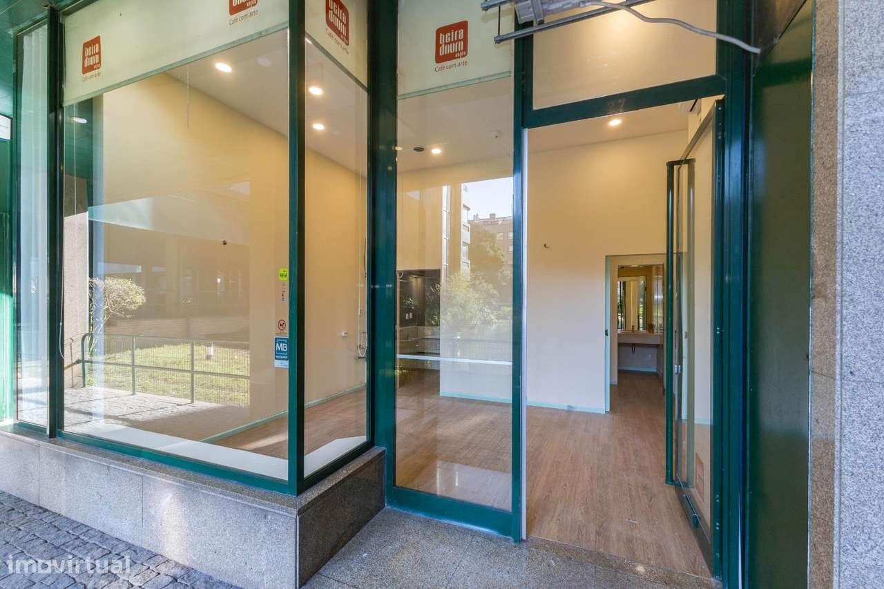 Loja para Arrendamento no Pinheiro Manso, Edifício do Lago - Grande imagem: 2/16