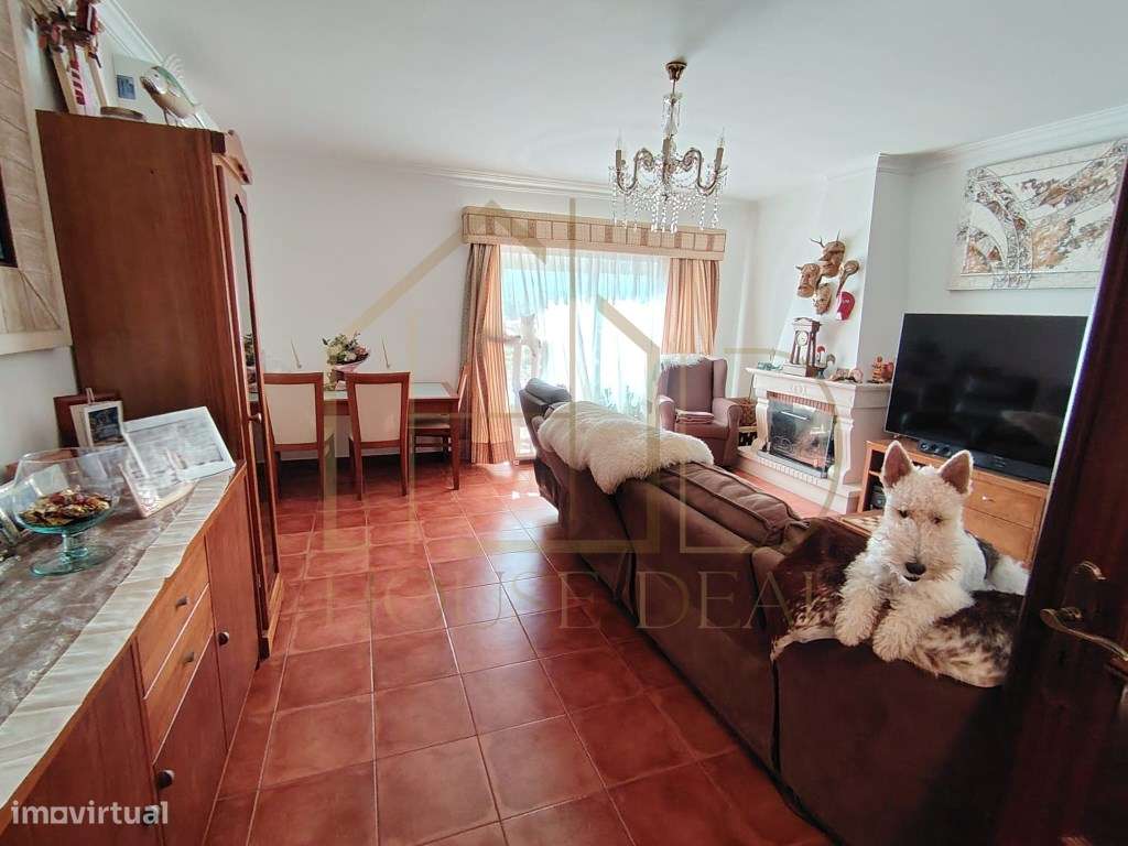 ESPAÇOSA Moradia T4 com Garagem. Stº António da Charneca. Barreiro-9