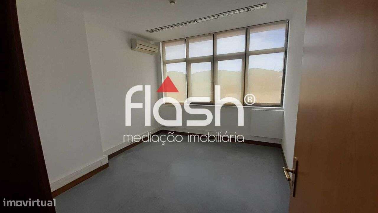 Venda de Espaço de loja/escritórios no Restelo-48