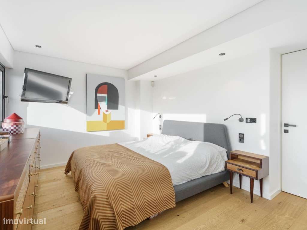 Moradia V3+1 totalmente renovada com vista mar-30