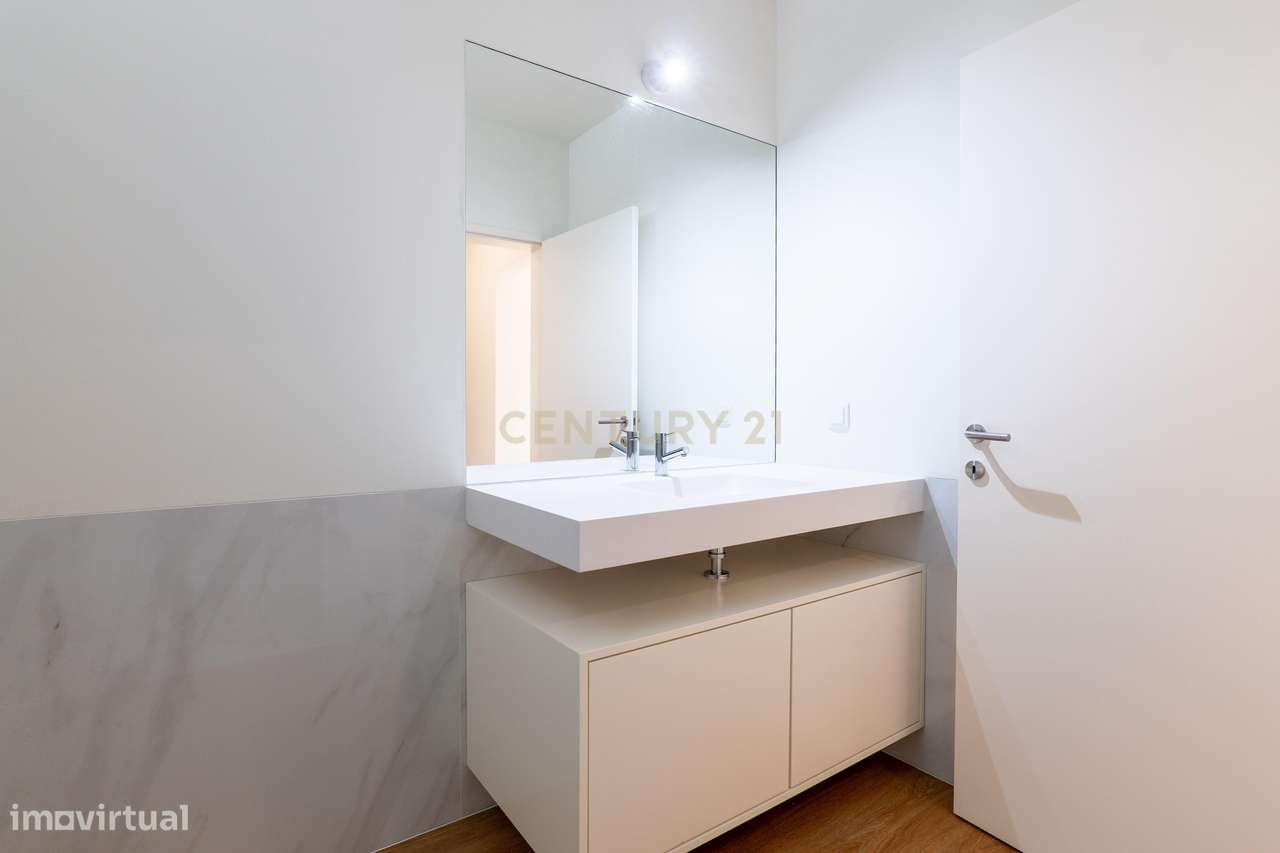 Apartamento T2 praticamente novo , nas Antas, Porto-23