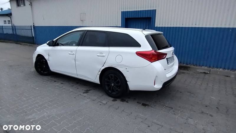 Toyota Auris 1.6 Premium + - 12