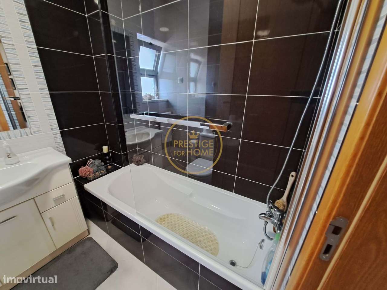 Apartamento T3 de Qualidade Superior com Garagem em Box, Arrecadação e-27