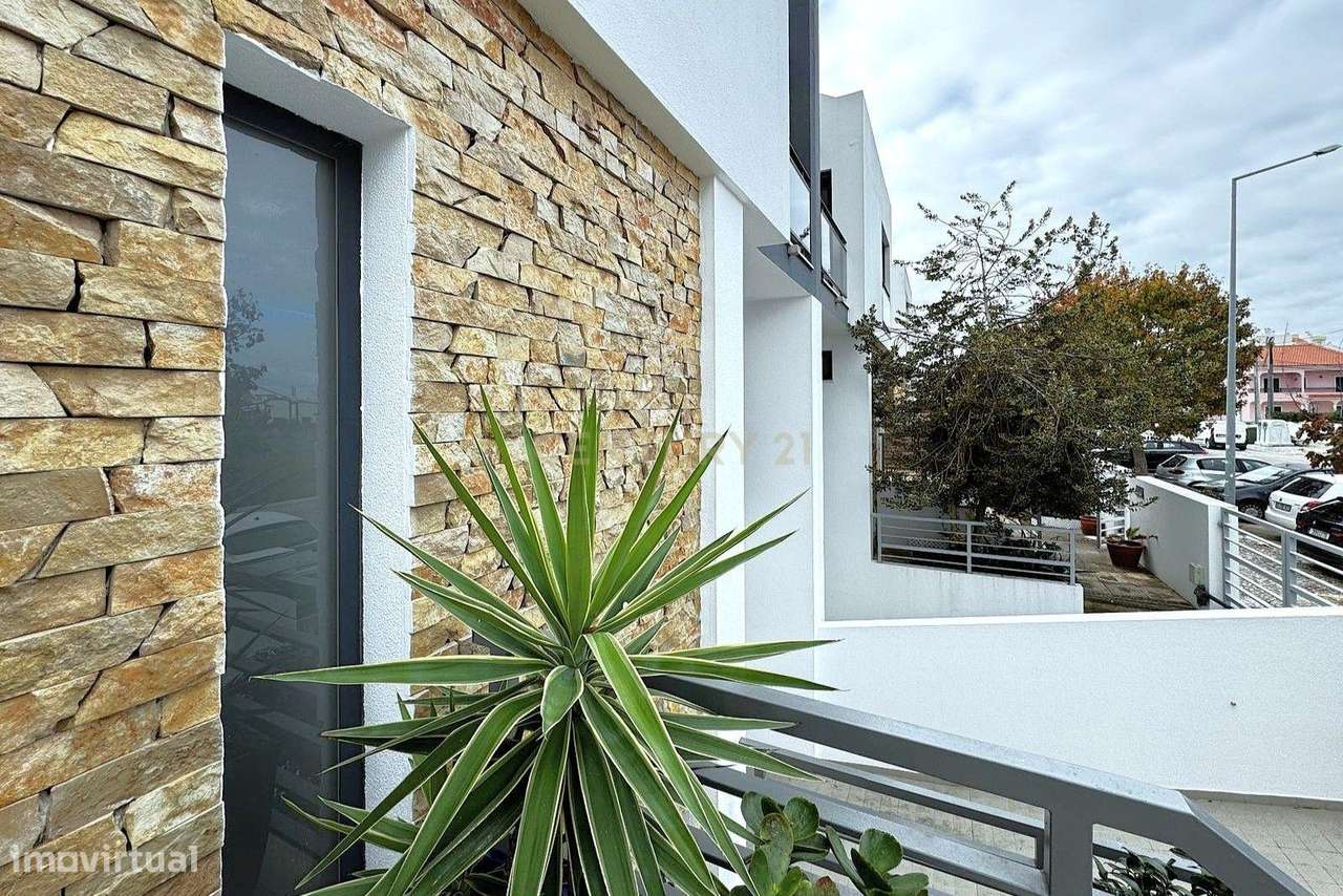 Moradia T3+1 em Alcochete: Luxo e Conforto! - Grande imagem: 4/60