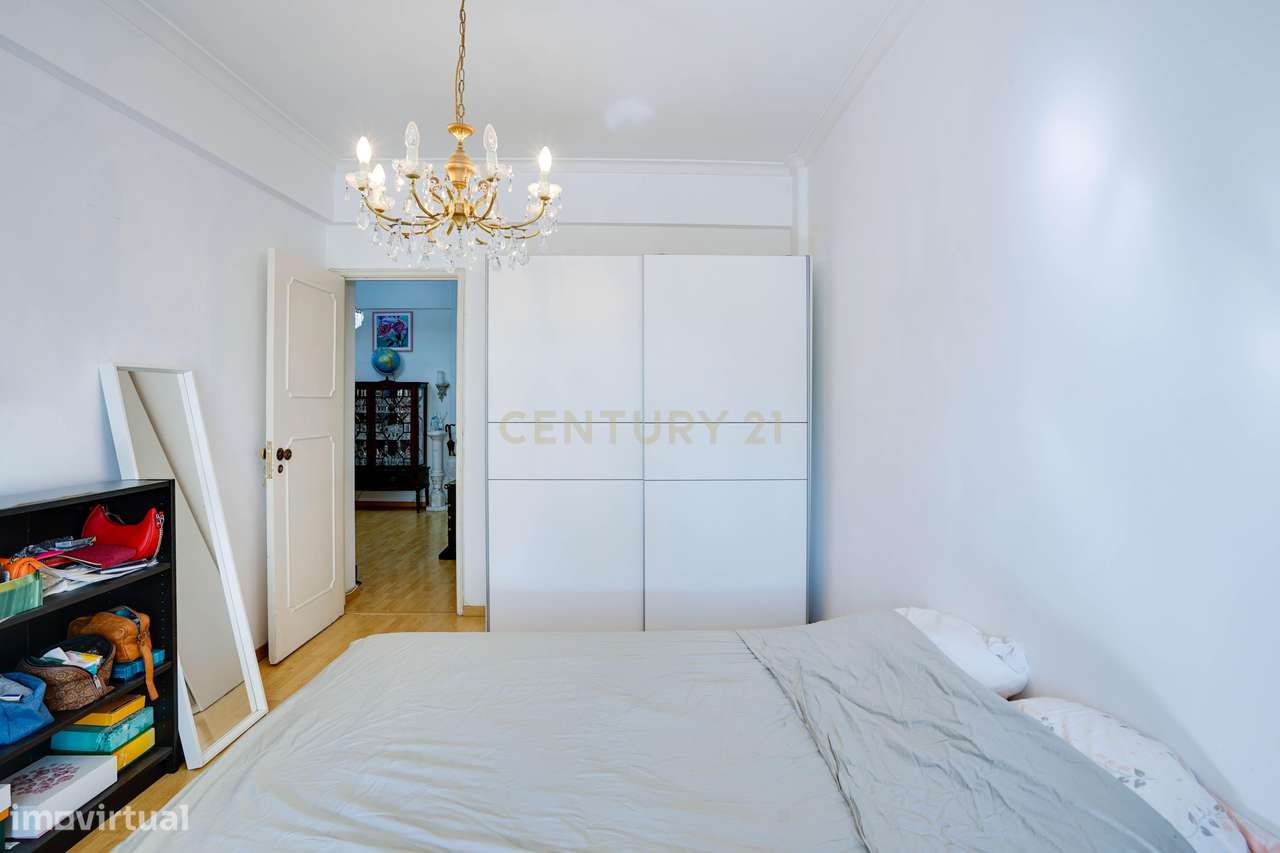 Apartamento T3 pleno de luminosidade em zona premium de Benfica-8