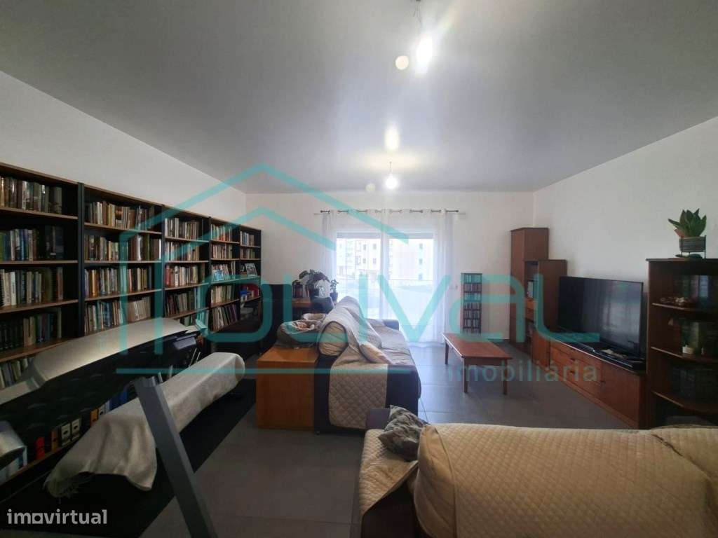 Apartamento T3 com Excelente Áreas-5