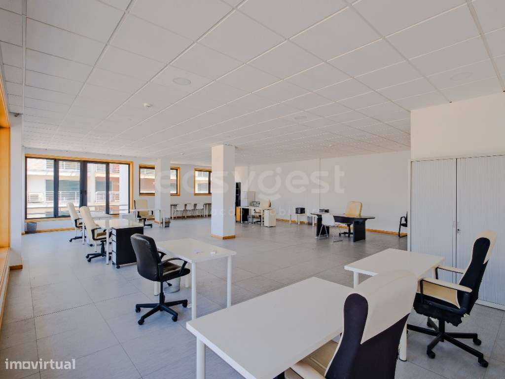 Escritório de 183 m2 com 4 estacionamentos em Carnaxide - Grande imagem: 3/32