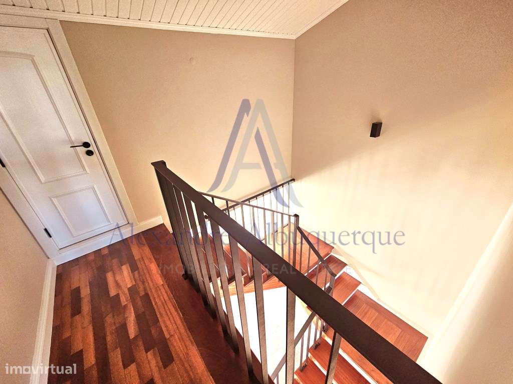 Luxuoso Duplex T 3 na Vila de Sesimbra, em segunda linha da Praia-13