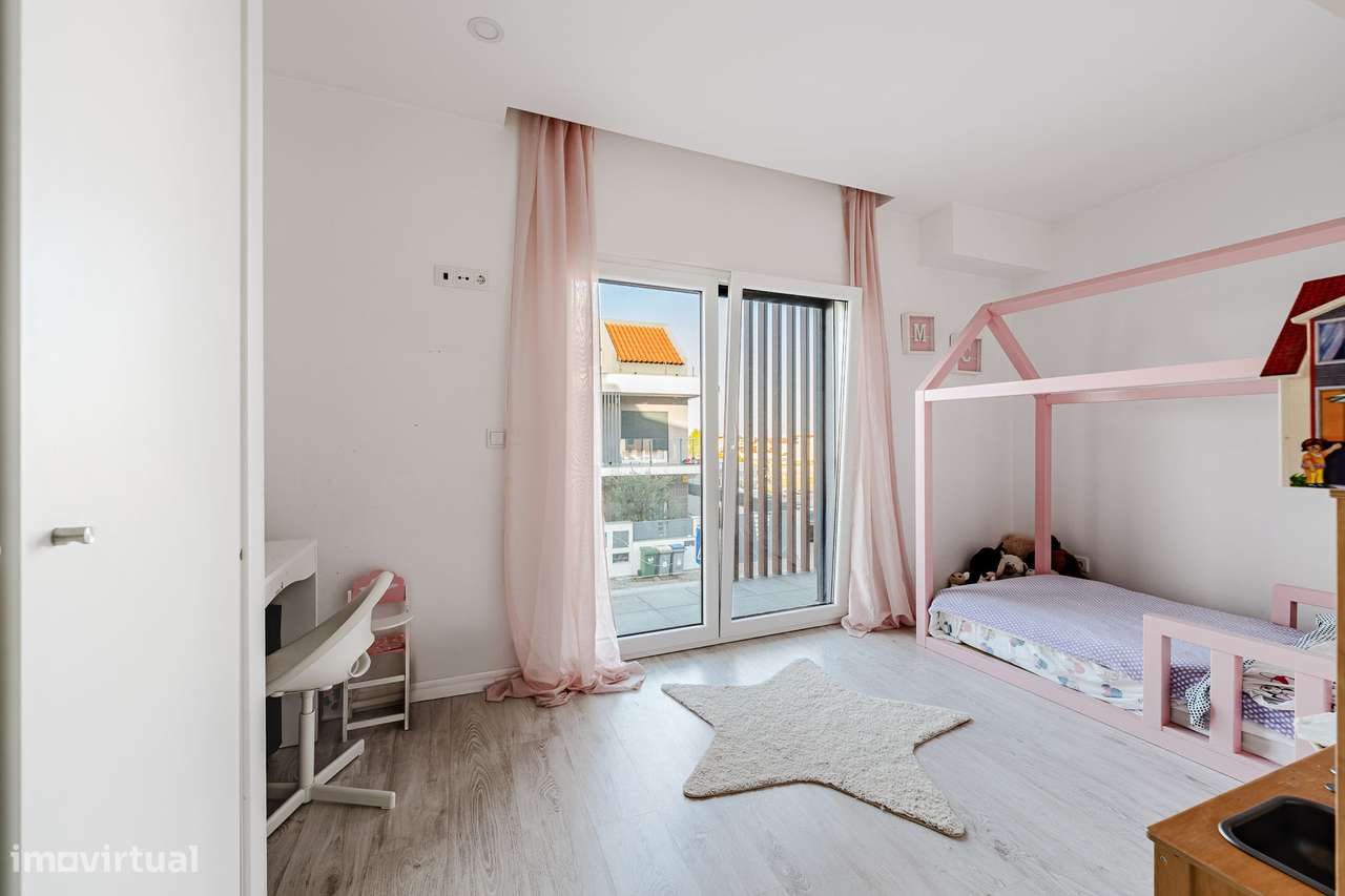 Moradia T3 com Garagem - Fernão Ferro-11